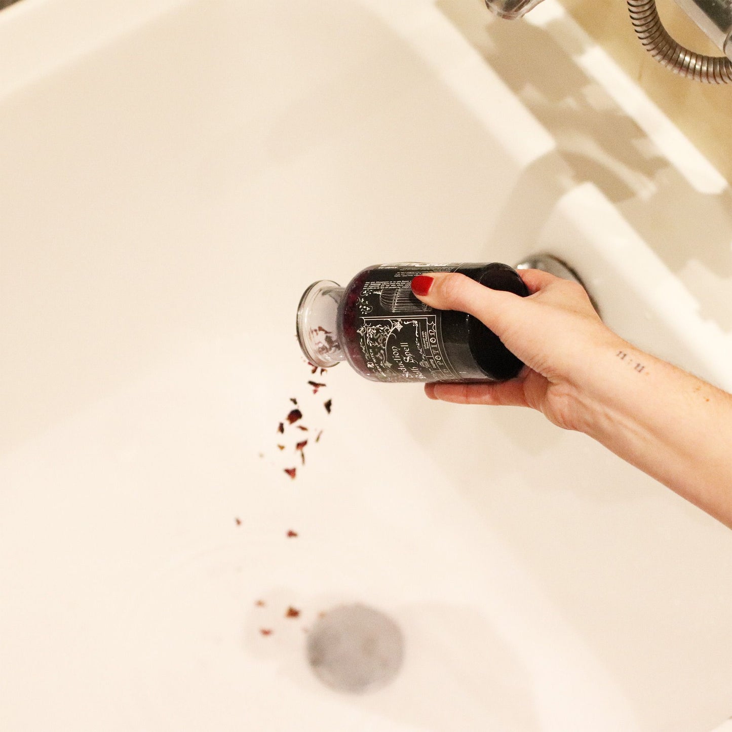 Bath Spell Potion & Amethyst Crystal Amulet - Seduction